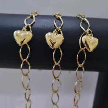 Pulseira com corrente de argolas grande com 6,5 mm e pingente de coração tudo com 3,10gr de peso e 20 cm